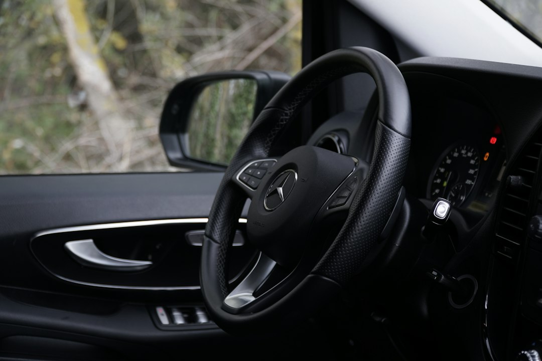 Van noir Mercedes Taxi VTC pour groupes et bagages