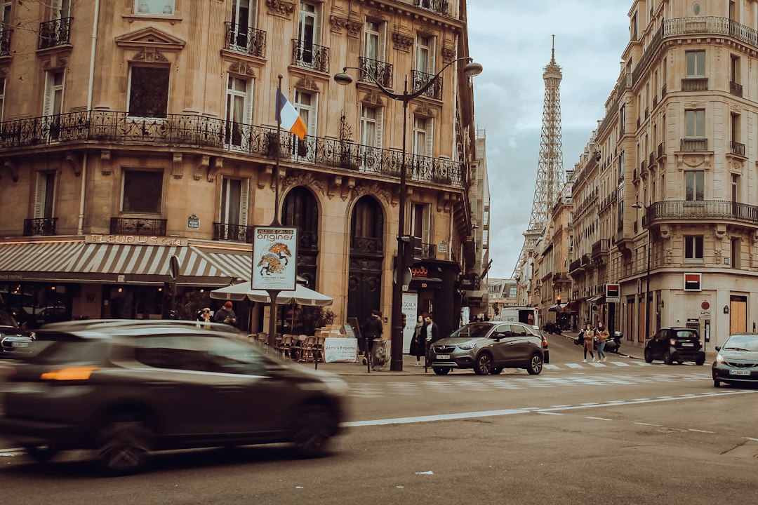 VTC et taxi à Paris, Arc de Triomphe et avenue des Champs-Élysées